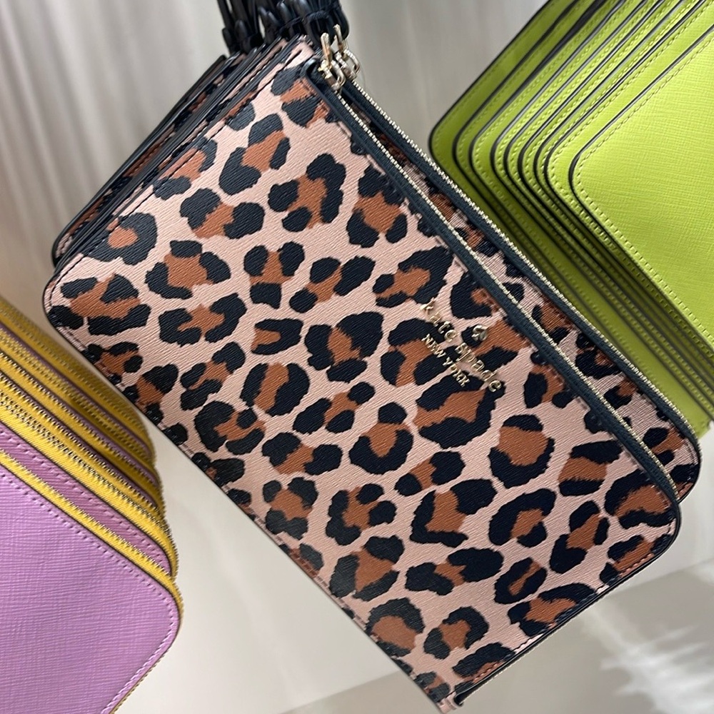 Kate Spade Lucy Leopard Medium L Zip Wristlet
Brown Multi Leopard 
NWT - Picture 15 of 16